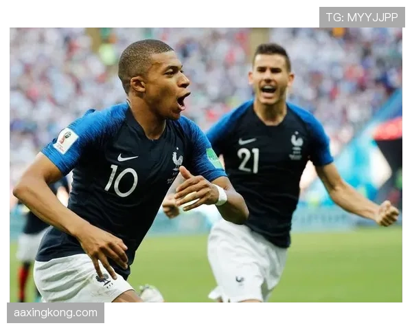 姆巴佩与梅西的战术核心角色演变及强强对话表现差异分析