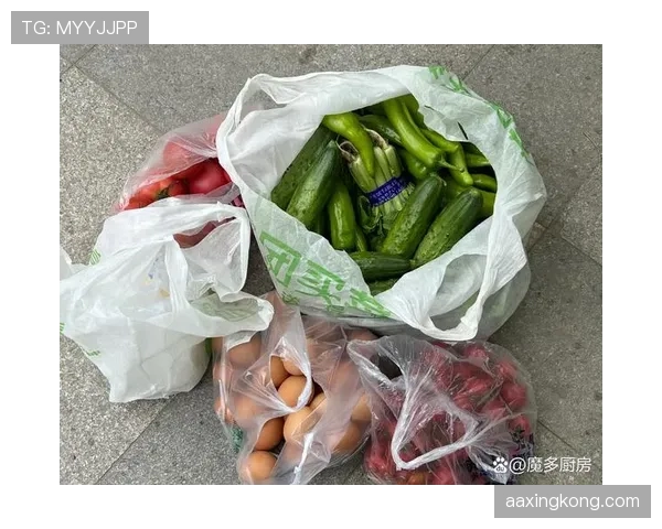 孙一文排队买菜掏出黑卡，隔壁大妈的表情绝了